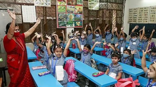 প্রাথমিক শিক্ষায় ভাষাদক্ষতা বিকাশের পথে বাধা কোথায়/What are the obstacles to developing language skills in primary education?