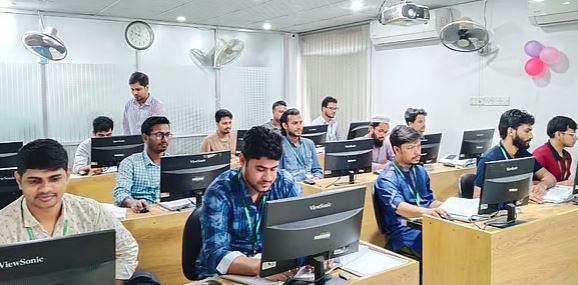 বিনা মূল্যে ২ লাখ টাকার প্রশিক্ষণ, নন-আইটি স্নাতক শিক্ষার্থীদের সুযোগ/Free training worth 2 lakh taka, opportunity for non-IT graduate students