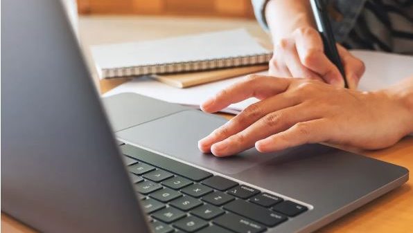 ল্যাপটপের ব্যাটারি দ্রুত খারাপ হয় যে ৬ ভুলে/6 mistakes that cause laptop batteries to deteriorate quickly
