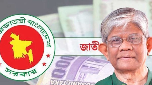 সরকারি চাকরিজীবীদের নতুন বেতনকাঠামো প্রতিবেদন প্রধান উপদেষ্টার কাছে জমা/New salary structure report for government employees submitted to Chief Advisor