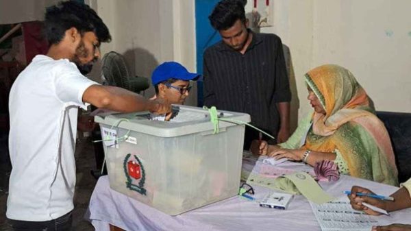 শিক্ষকরা নির্বাচনে দায়িত্ব পালন না করলে ১ বছরের জেল/1 year in prison if teachers fail to fulfill their duties in elections